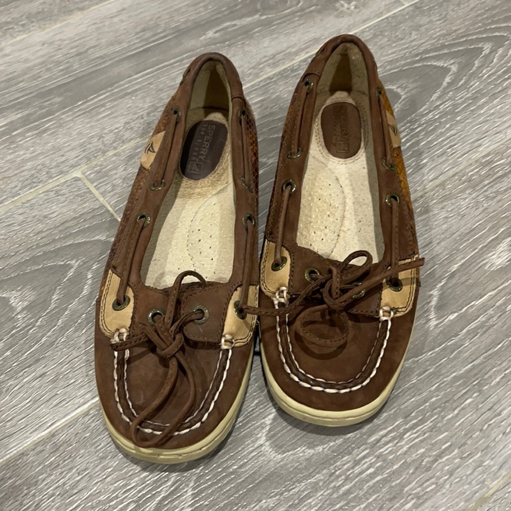 BROWN&TAN colored Sherry’s Size 5